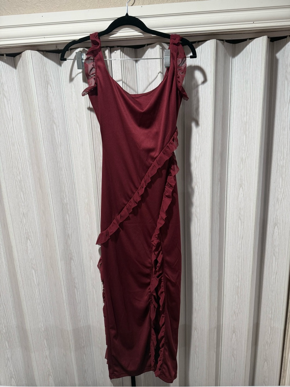 Sleeveless Ruffle Trim Midi Dress in Burgundy